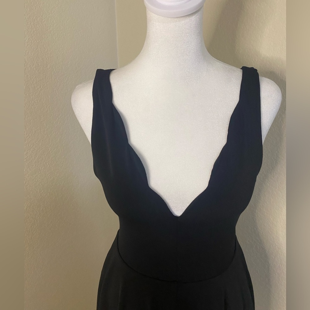 Kimchi Blue black sleeveless romper. Sz S. Dress/shorts. Scalloped straps. - Picture 4 of 16
